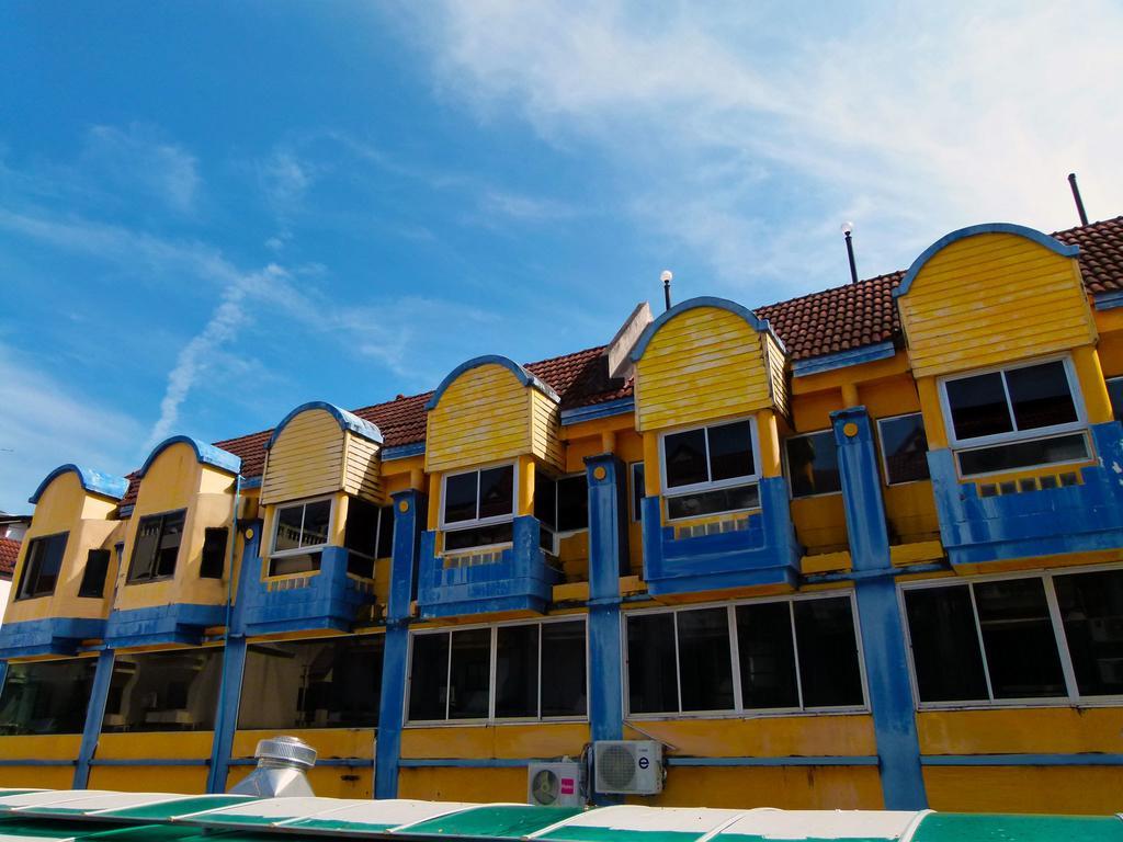 Aquarius Gay Guesthouse & Sauna Patong Esterno foto