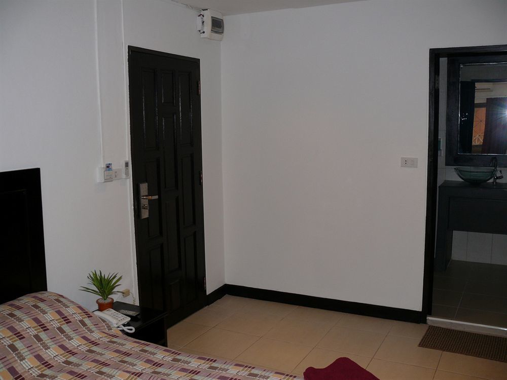 Aquarius Gay Guesthouse & Sauna Patong Esterno foto