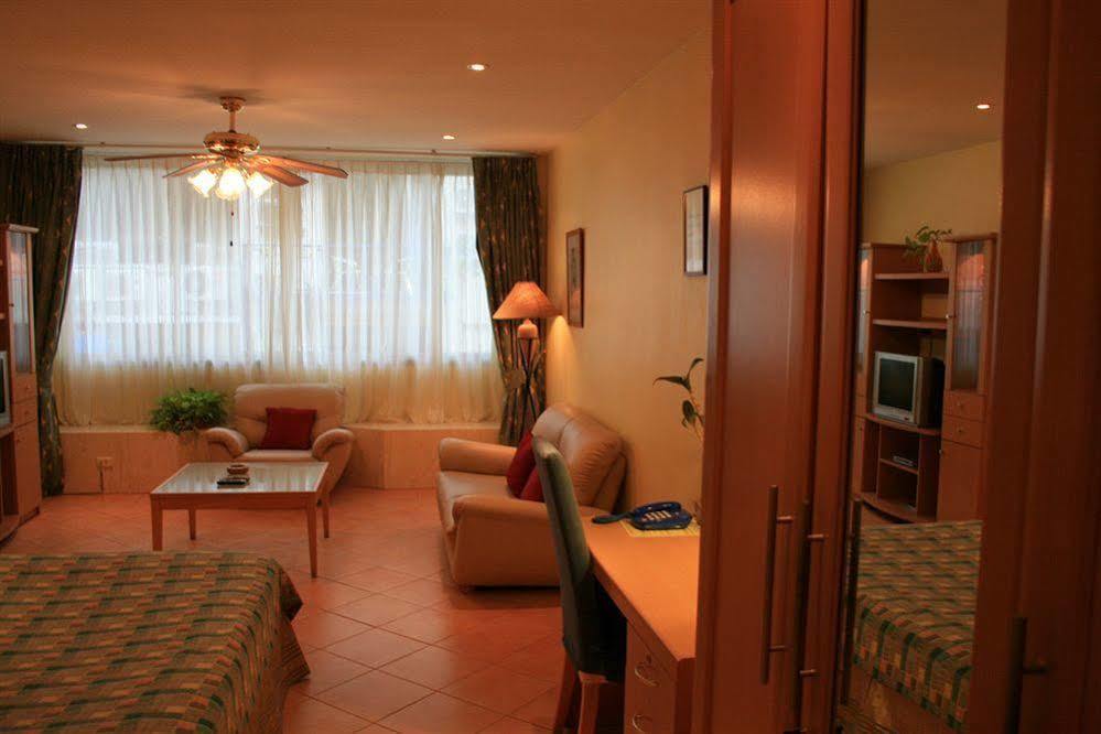 Aquarius Gay Guesthouse & Sauna Patong Esterno foto